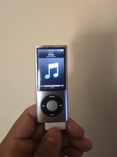 Ipod nano 5° geração,  8gb camera e radio ,bateria ruim,  LEIA DESCRIÇÃO 