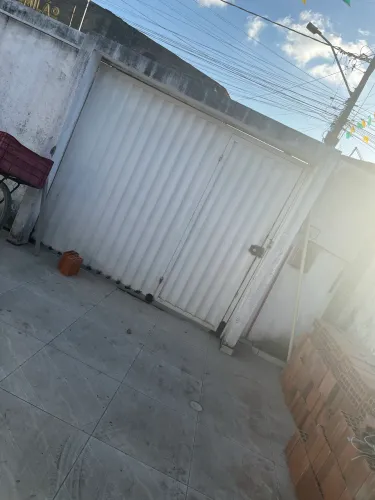 Vende-se um portão de ferro
