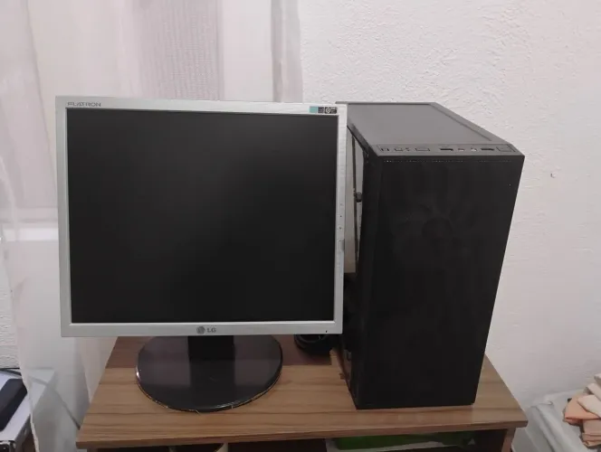 Computador gabinete gamer i3. 4 de ram