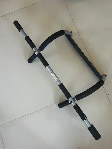 Aparelho de barra fixa para porta