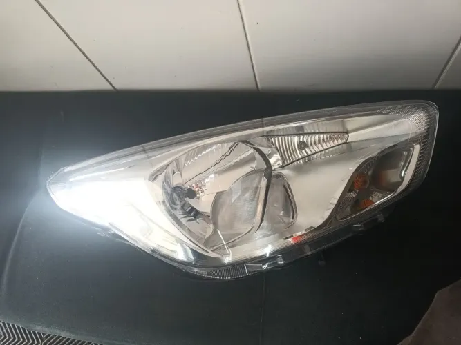 Farol direito ford Ka ano/2015 à 2018 Original