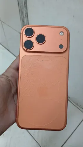 iPhone 17 pro para conserto ou retirada de peças. Preço é negociável!