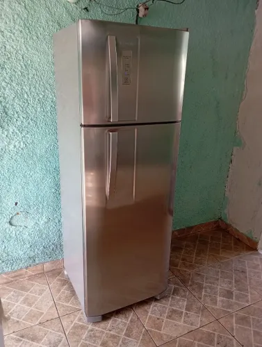 GELADEIRA ELECTROLUX FROST FREE 310L SEMI NOVA 