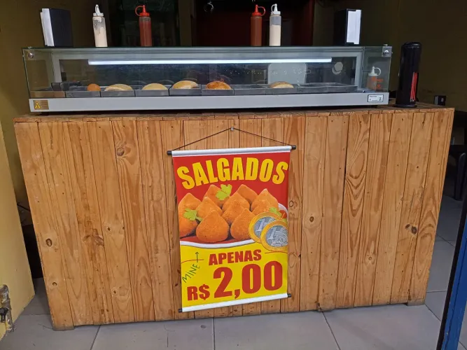 Vendo balcão de madeira