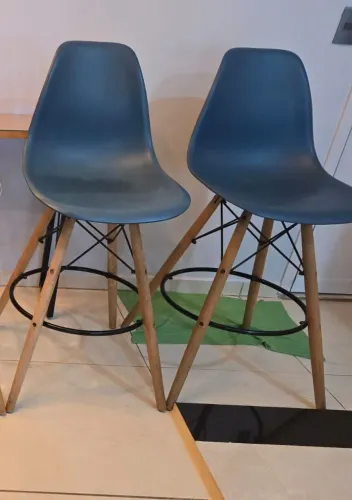 Banquetas Eames Azul