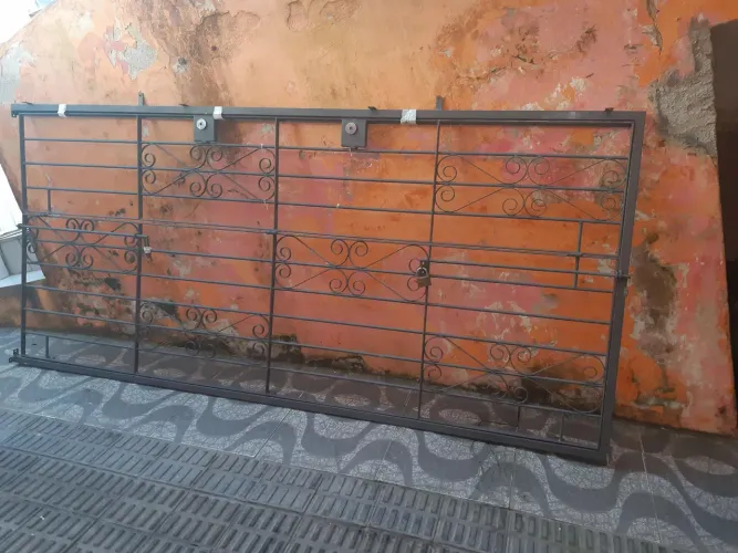 Portão praticamente novo 