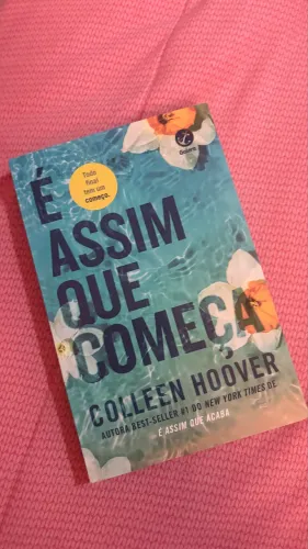 Livro Colleen Hoover
