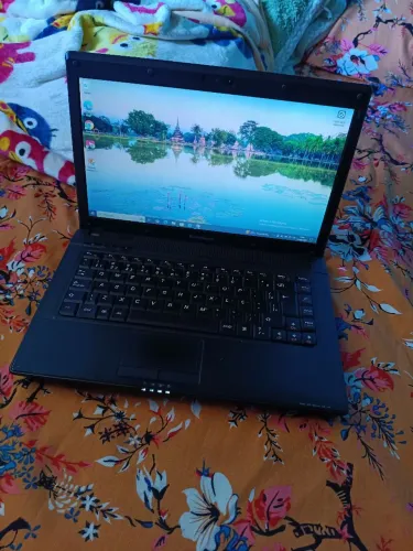 Notebook Lenovo em ótimo estado de conservação bom pra assistir filmes animes e até est