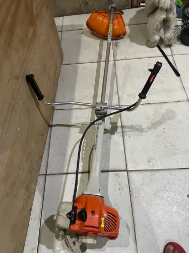Roçadeira importada funcionando perfeitamente