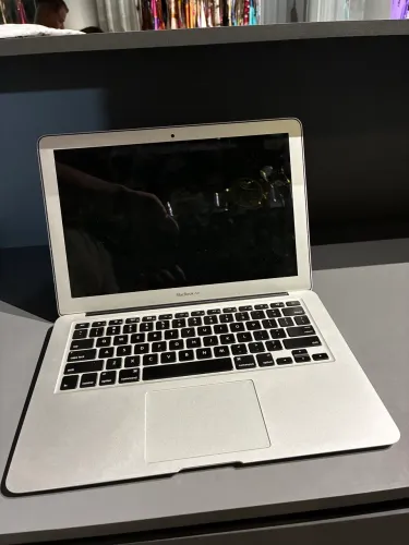 MacBook Air 13" (2015) 8GB - Conservação Impecável | Bateria Original
