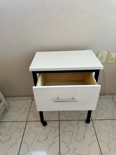 Mesa apoio com gaveta