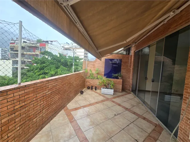 Cobertura à venda com 3 quartos, sendo 1 suíte, no condomínio Pinto Guedes, Rio de Janeiro
