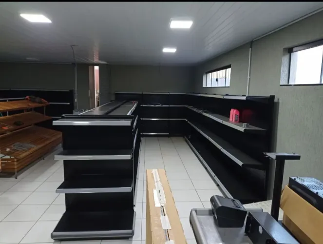 Vendo equipamentos para mercado novos.