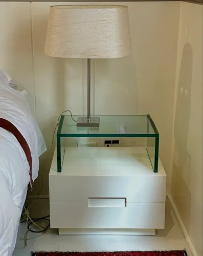 Mesa cabeceira moderna