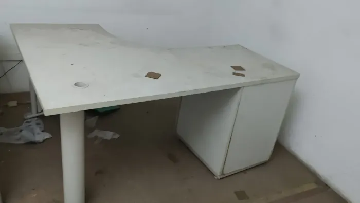 Mesa de escritório em L