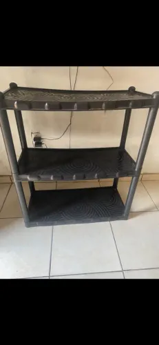 Vendo armário montável e desmontável de plástico