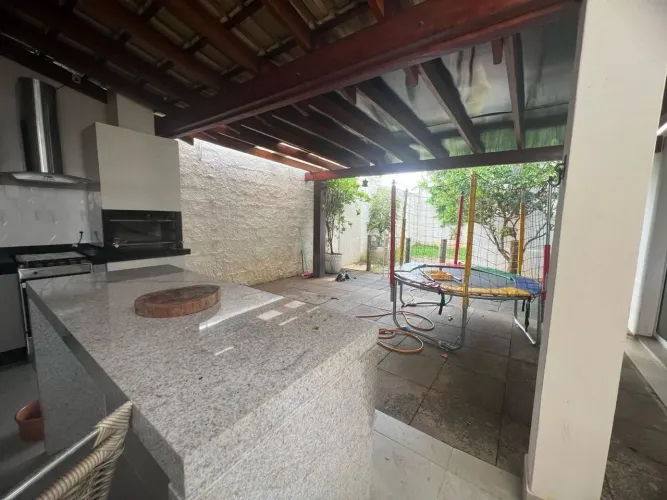 Aluga-se casa com 3 suítes no Condomínio Vistas Residence em Cuiabá MT