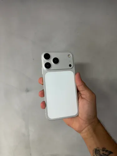 iPhone xr na carcaça do 17 pro zero