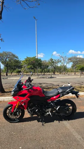 Tracer 900 GT - Vermelha