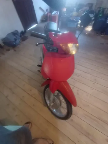 Vendo moto bis 2004 documentacao toda em estou vendendo para uma amiga dia
