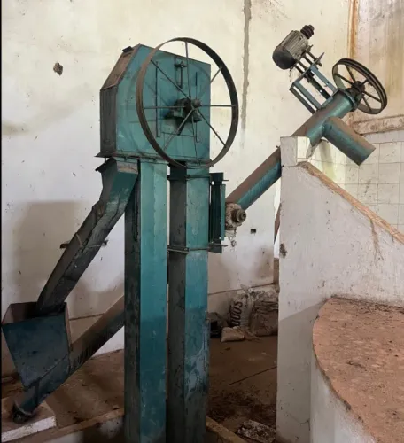 Elevador de Canecas Industrial + Rosca Transportadora com Motor (Chupim)