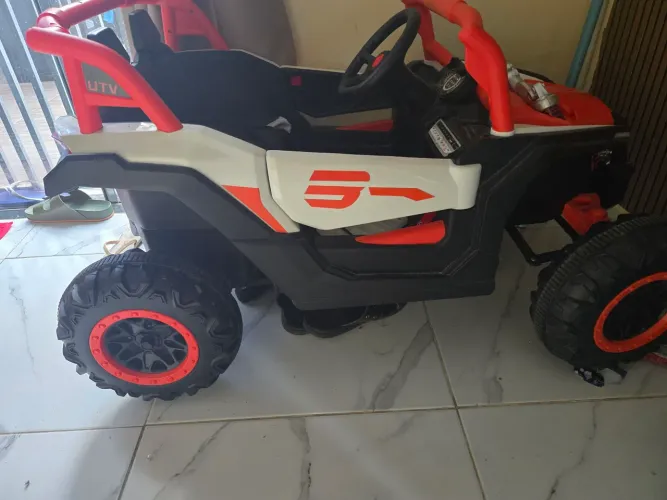 Carro de brinquedo 