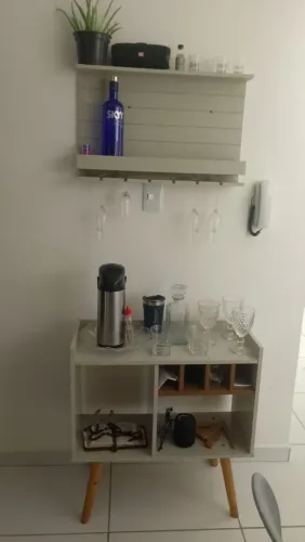 Adega de parede mais carrinho de vinhos valor negociável