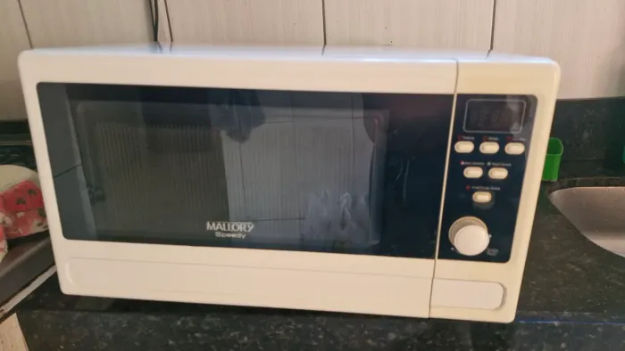 Micro-ondas Mallory 18 Litros ( Nao liga)