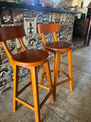 VENDE SE ESSA DUAS BANQUETAS DE MADEIRA PURA