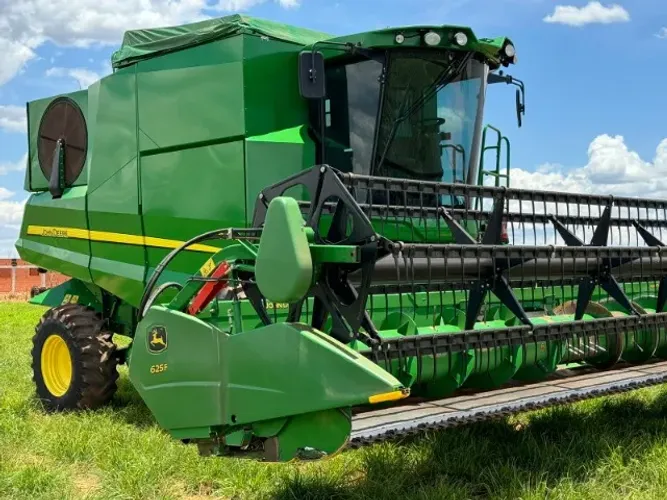 Colheitadeira John Deere S440 2018 ? 2.706h ? Plataforma 625F 25 pés ? Excelente Estado