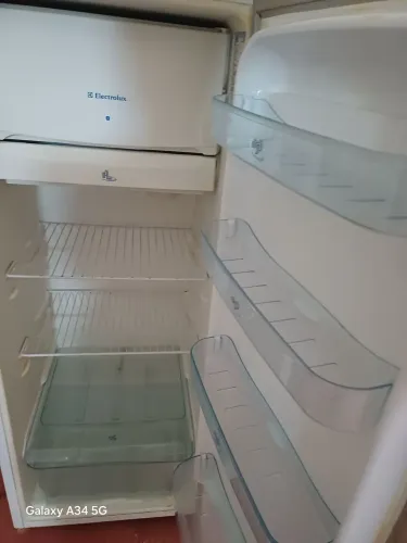 Geladeira toda boa