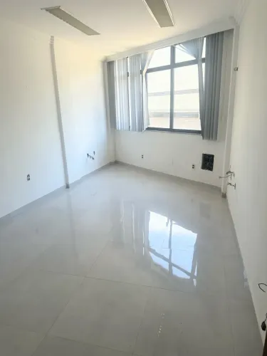 Sala na Av Rui Barbosa, recém reformada! DIRETO COM O PROPRIETÁRIO!!