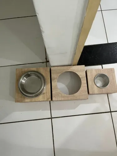 Itens para pets (2 Caminhas de madeira, 1 caminha acolchoada e vasilha para ração