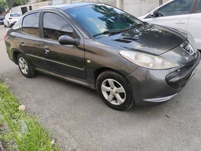 Peugeot 207 Sedan Passion XR 1.4 Flex 8V 4P 2010