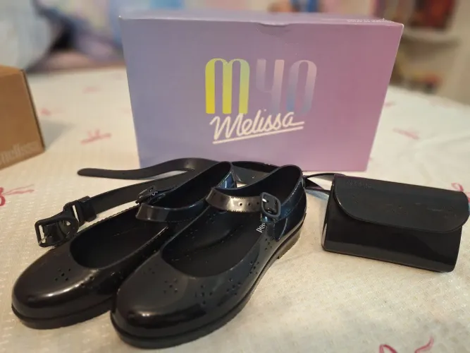 Mini Melissa com Pochetezinha Preta - Tam 29 (Edição Especial 40 anos)