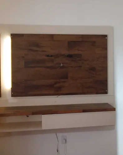 Rack suspenso muito novo