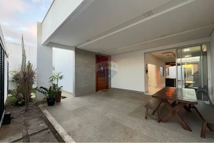 Casa disponível para venda no condomínio Mont Serrat 2