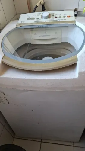 Vende-se máquina de lavar para retirar peças.