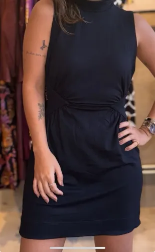 Vestido curto preto farm veste P/M