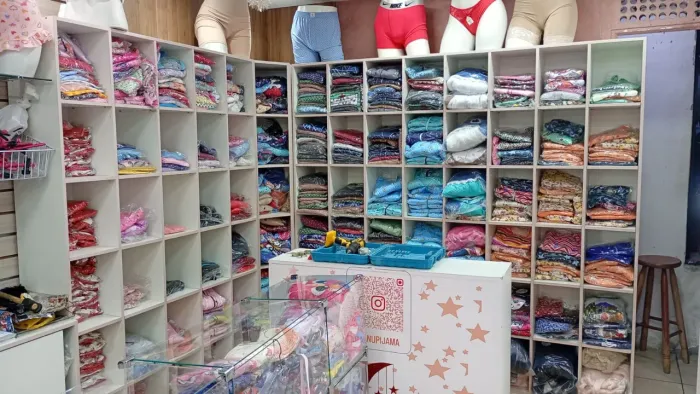 VENDE-SE FUNDO DE LOJA ESTOQUE MANIQUINS ARARAS CABIDES PAINEIS CANELATAFOS 