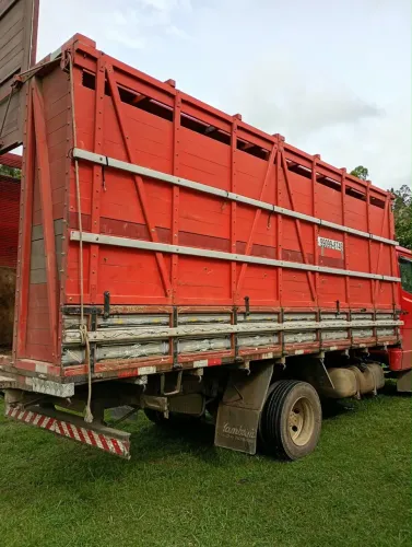 Vendo excelente carroceria boiadeira