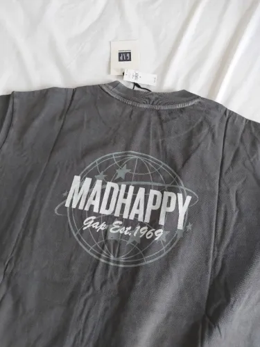 Camiseta MadHappy x Gap