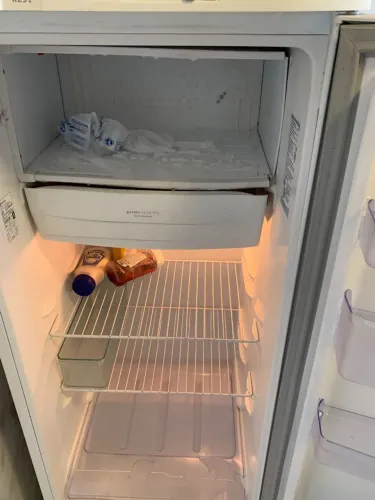 Vendo geladeira semi-nova