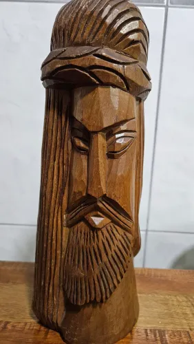 Antiga Escultura de Jesus Cristo em madeira nobre.  30 x 11 cm.  Em otimo estado