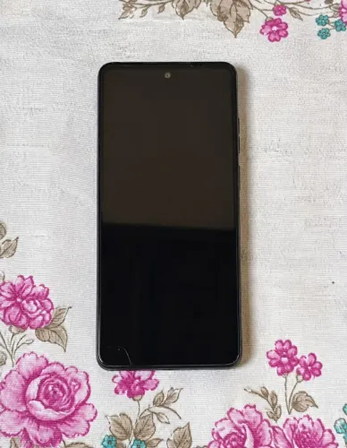 CELULAR DE USO FEMININO--MOTO-G24 muito bem cuidado marcas de uso.Funciona 100%