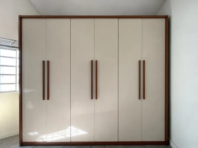 Guarda-roupa 6 portas 6 gavetas - 100% MDF - Excelente estado