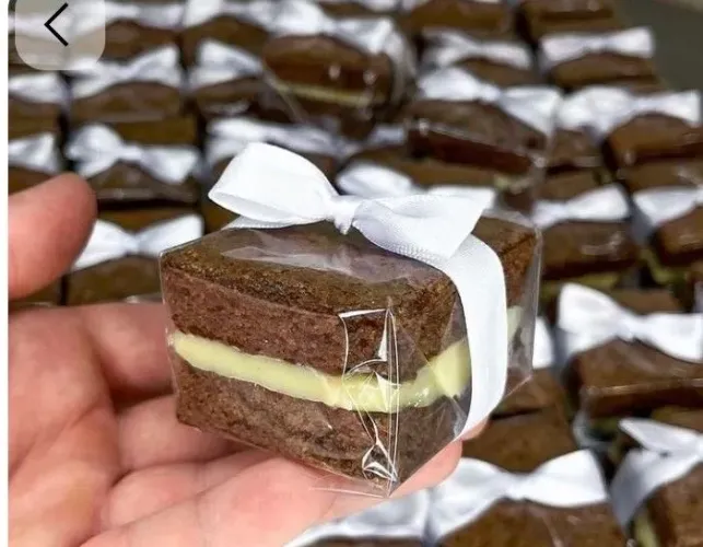 Encomendas de brigadeiros simples e gourmet, doces finos, brownie e muito mais.