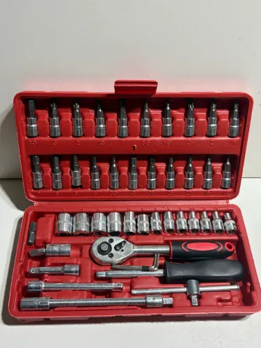 Kit Ferramentas 46 Peças com Catraca Reversível, Soquetes e Maleta Organizadora