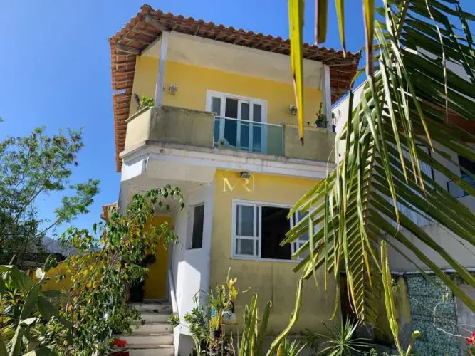 Casa em Condomínio à Venda - 4 Dormitórios (1 Suíte) - Vargem Grande - 112 m² com Quintal