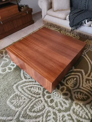 Mesa de Centro Quadrada Caramelo Conservada 